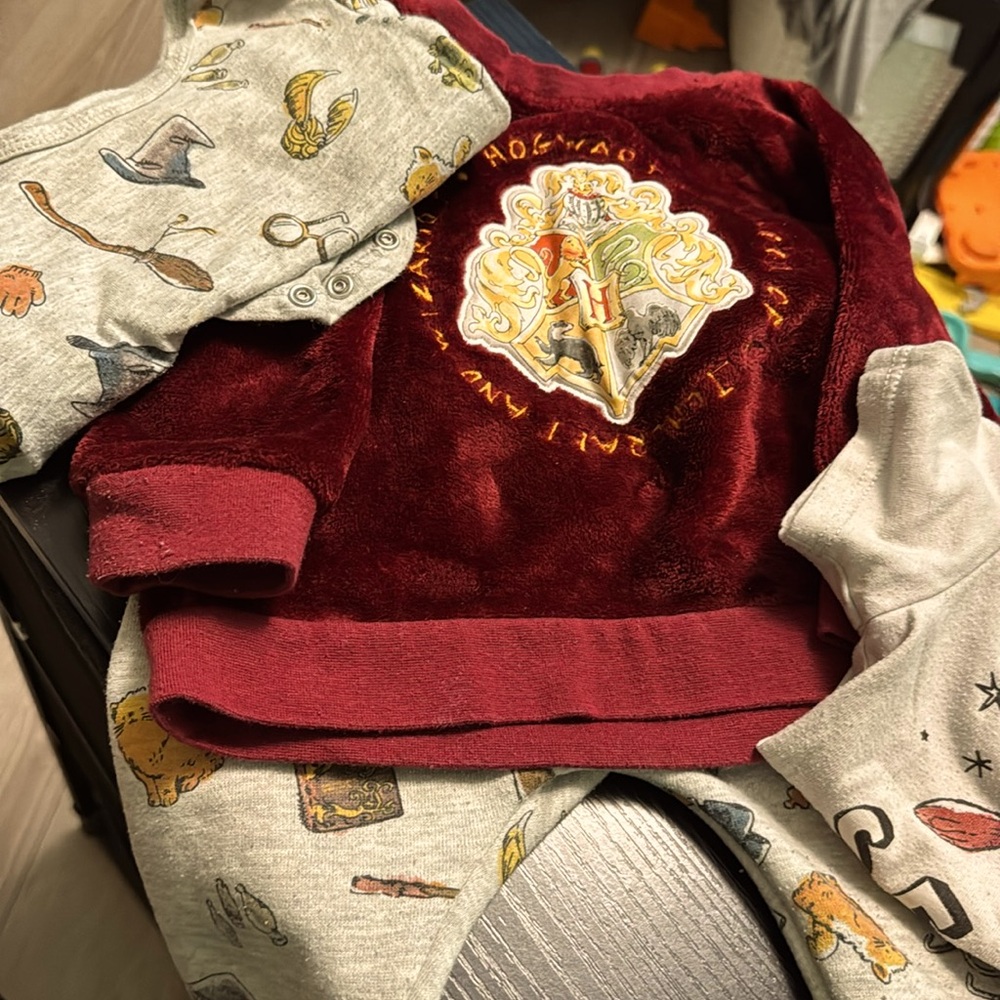 Harry Potter themed baby 4 pc set. 18 months.